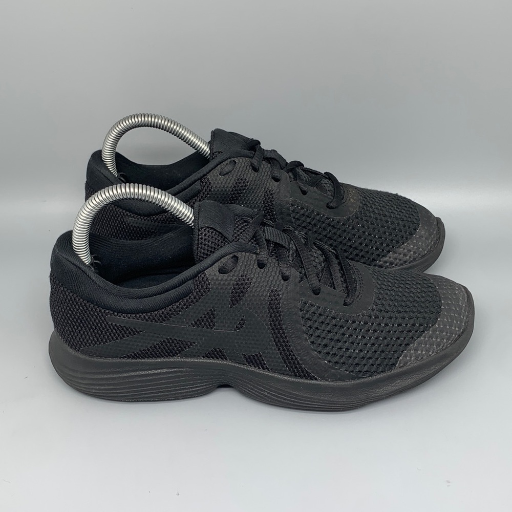 Nike Revolution 4 Black Running Shoes 943309-004 Youth 6Y Women's Sz 7.5